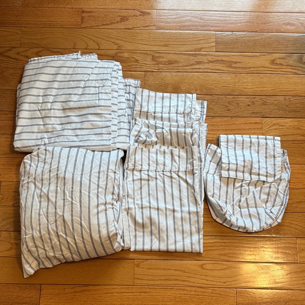 Striped 4 Piece Queen Bedding Set w/bedding bag